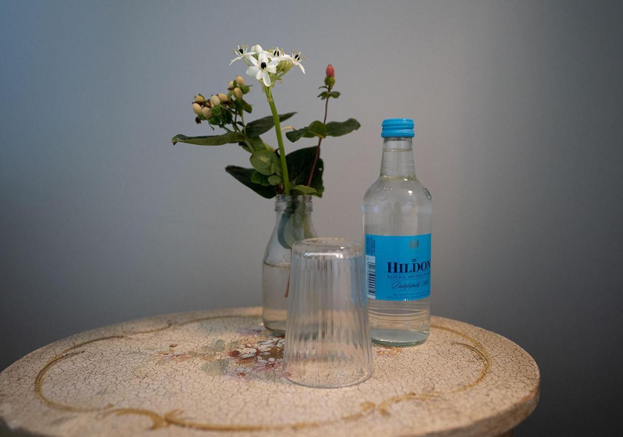 Bistro Lotte Bed & Breakfast Frome Bagian luar foto