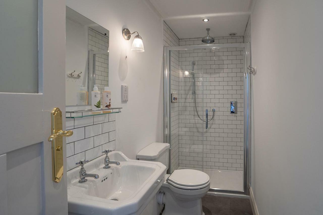 Bistro Lotte Bed & Breakfast Frome Bagian luar foto